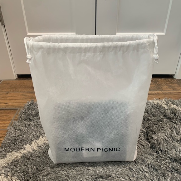 Modern Picnic Mini- chic alternative to the traditional lunchbox - Picture 2 of 7